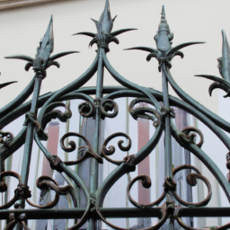 Balcons en Fer Forgé : Intégration Harmonieuse avec l'Architecture de votre Maison Figeac